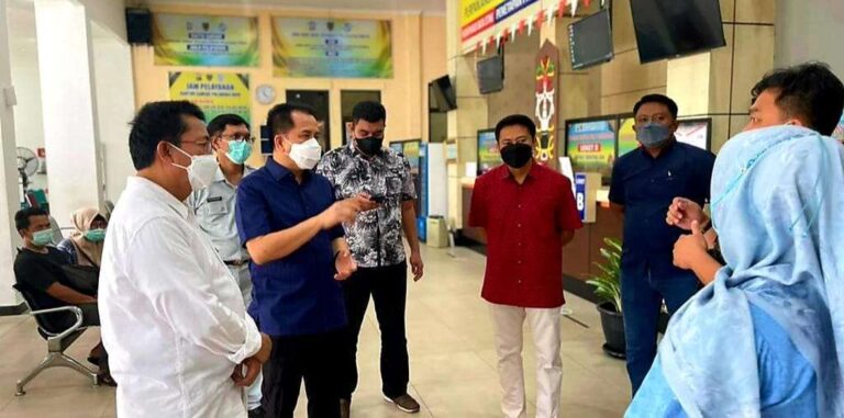 Kunjungi Samsat Palangkaraya, Dirjen Keuangan Daerah Apresiasi Inovasi dan Sampaikan Solusi