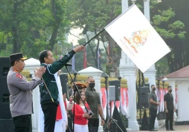 Presiden Joko Widodo Lepas Kirab Merah Putih