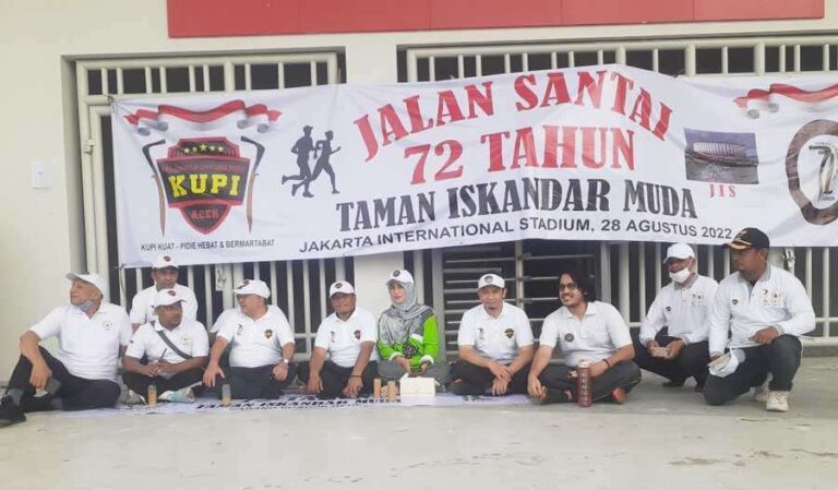 Pj. Bupati Pidie, Provinsi Aceh Wahyudi Adisiswanto yang juga menghadiri jalan santai dan penghargaan Perkumpulan Taman Iskandar Muda (TIM)