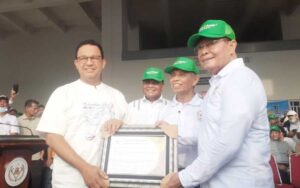 Perkumpulan Taman Iskandar Muda Gelar Kegiatan Jalan Santai di Jakarta International Stadium Jalan Santai Perkumpulan Taman Iskandar Muda Anies Baswedan Pj. Bupati Pidie, Provinsi Aceh Ir Wahyudi Adisiswanto yang juga menghadiri kegiatan jalan santai dan penghargaan Taman Iskandar Muda (TIM)