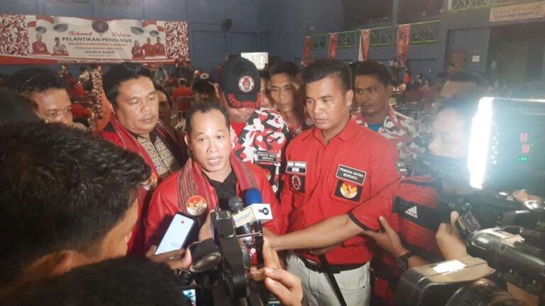 Ketua Umum Ormas Pemuda Batak Bersatu (PBB), Lambok Fernando Sihombing hadiri pelantikan pengurus Pemuda Batak Bersatu Jakarta Barat