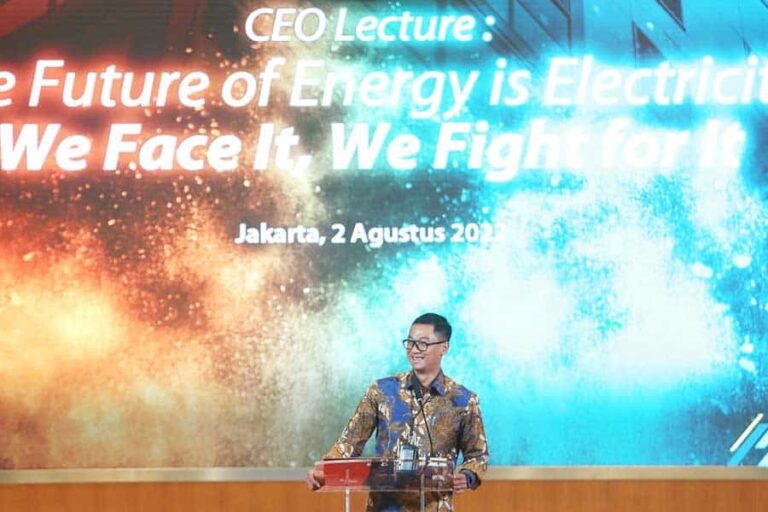 PLN memegang peran penting dalam mengadaptasi agenda transisi energi. Perusahaan Listrik Negara akan menjadi perusahaan energi kelas