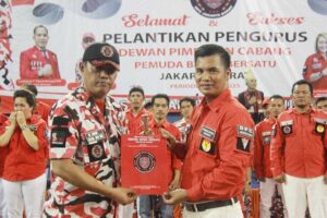 SAHRO Apresiasi Langkah Ronal Sihotang Angkat Nama Bangso Batak di Jakbar Ronal Sihotang saat dilantik Komunitas Sahabat Ronal Sihotang atau SAHRO menyambut baik pelantikan Ronal Sihotang di Ormas DPC Pemuda Batak Bersatu (PBB) Jakbar.