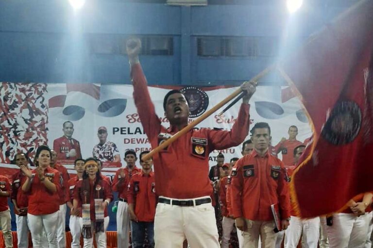 Ratusan Pemuda Batak Bersatu Jakarta Barat nampak mengawal pelantikan Ketua DPC Pemuda Batak Bersatu Jakarta Barat Ronal Sihotang