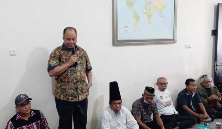 Anggota DPRD DKI Jakarta Abdul Azis Muslim menghadiri acara peresmian kantor baru FPRN DKI Jakarta di Perum Kresek, Jalan Anyelir Blok E