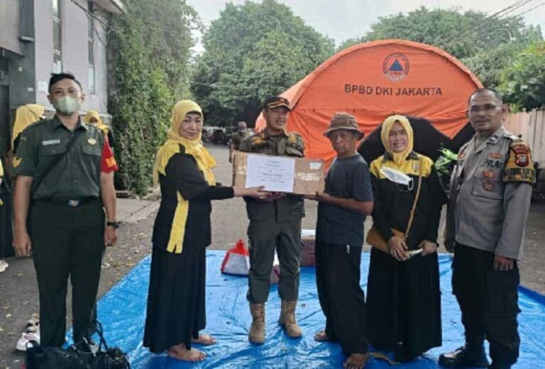 Bimba AIUEO Cipulir peduli terhadap psikologis korban kebakaran terutama anak-anak dengan memberikan trauma healing untuk membantu
