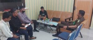 Oleh karena itu tuntutan kami mendesak Kejaksaan Negeri Kota Kendari untuk melakukan pemanggilan paksa terhadap Lily Sami dalam kasus 