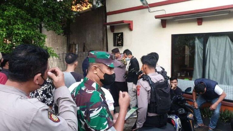 Babinsa Koramil 05/KJ Bersama Polsek Kebon Jeruk Bantu Evakuasi Penemuan Mayat
