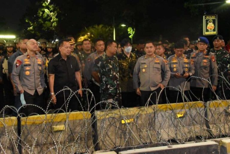 Kodam Jaya Hadir dalam Pengamanan Aksi Unras di Silang Monas