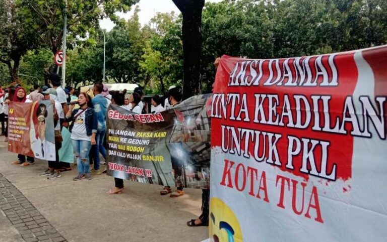PKL Kota Tua Minta Kepastian Tempat Relokasi yang Layak