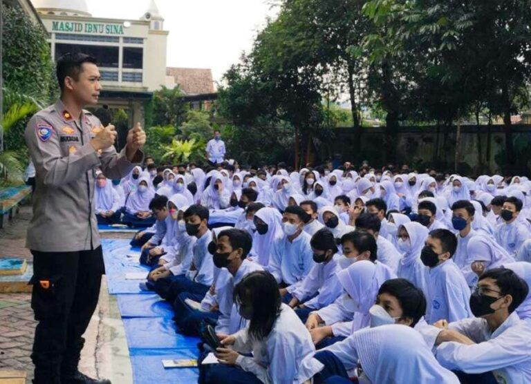Kepolisian Sektor Cilandak Polres Metro Jakarta Selatan kembali laksanakan kegiatan Polisi Go To School yang dilaksanakan di SMPN 226 Jakarta
