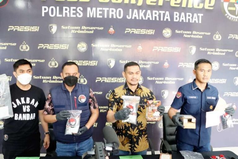 Polres Jakarta Barat Sita Setengah Kilogram Ganja dari Seorang Mahasiswa