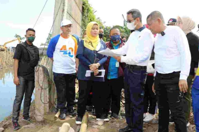 Antisipasi Banjir, Pj Gubernur DKI Pantau Pembangunan Tanggul Kali Semanan