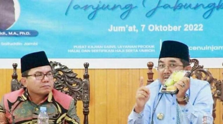 Bupati Tanjung Jabung Barat (Tanjabbar) Drs. H. Anwar Sadat, menghadiri kegiatan Audiensi dan Sosialisasi Sertifikasi Halal Gratis bagi pelaku