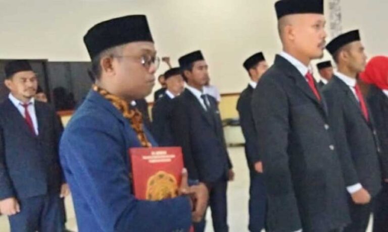 Saya Ketua Bawaslu Kabupaten Pulau Morotai berdasarkan UU Nomor 7 Tahun 2017 melantik Saudara sebagai Anggota Panwaslu se-Kecamatan