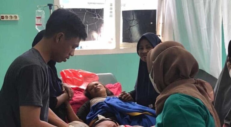 Seorang warga Desa Maidi Kecamatan Oba Selatan, Tidore Kepulauan, Maluku Utara, menjadi korban serangan buaya. Peristiwa itu terjadi sekira