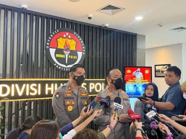 Polri Gerak Cepat Berikan Pertolongan Korban Kerusuhan Laga Arema Vs Persebaya