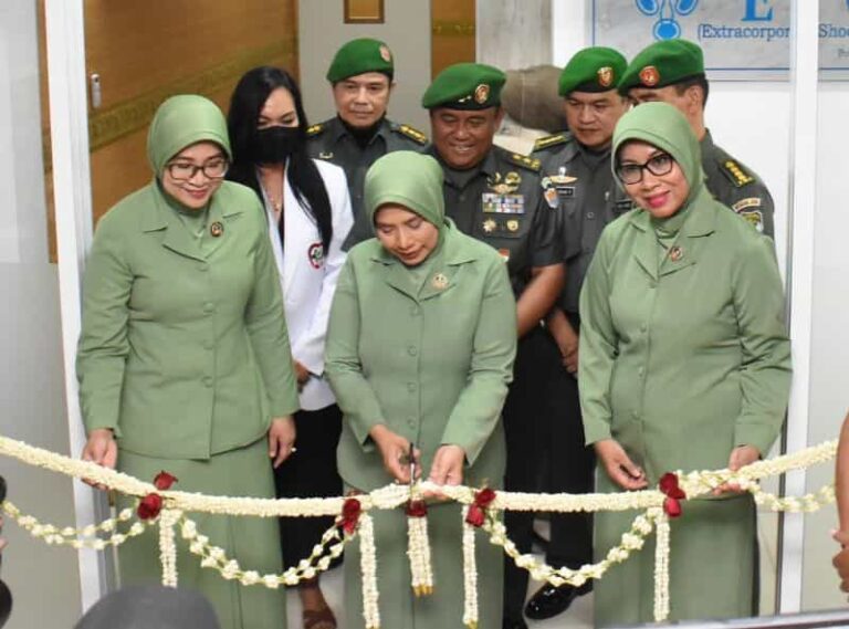 Kapuskesad Resmikan Unit ESWL RS TK II Moh Ridwan Meuraksa Kesdam Jaya