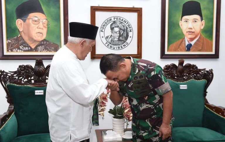 Wujud Penghormatan Kepada Ulama, Kasad Ziarah  Makam Gus Dur dan Silaturahmi