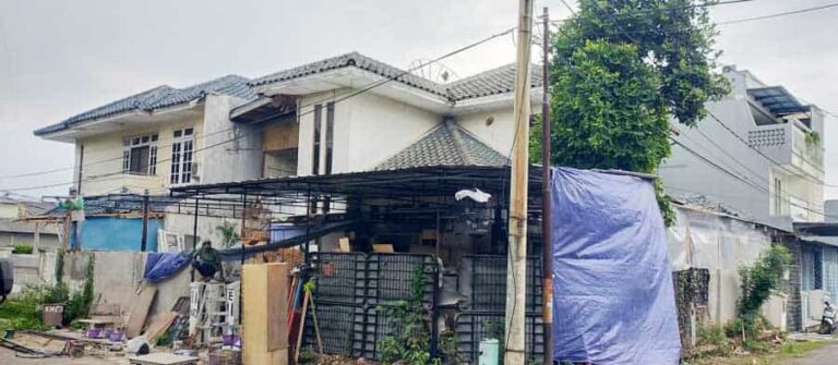 Diduga melanggar izin usaha di lokasi perumahan, keberadaan usaha furniture didalam Perumahan Citra 3 Blok E11 No.10, Kelurahan Pegadungan