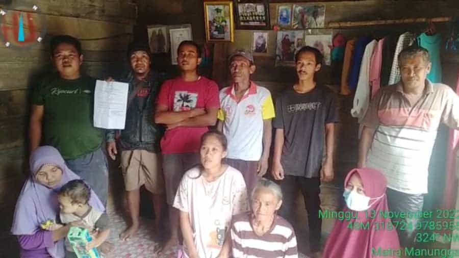 Warga Desa Matra Manunggal Kecamatan Bahar Utara, Jambi melaporkan oknum Kades Matra Manunggal, AZ ke Polres Muaro Jambi atas