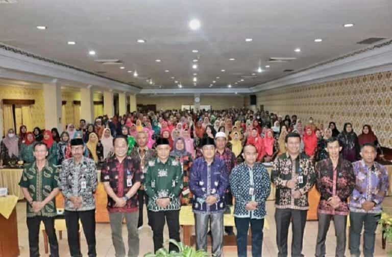 Bupati Tanjung Jabung Barat (Tanjabbar), Drs. H. Anwar Sadat, menghadiri acara kegiatan Bimbingan Teknis (Bimtek) Aplikasi Rencana Kegiatan
