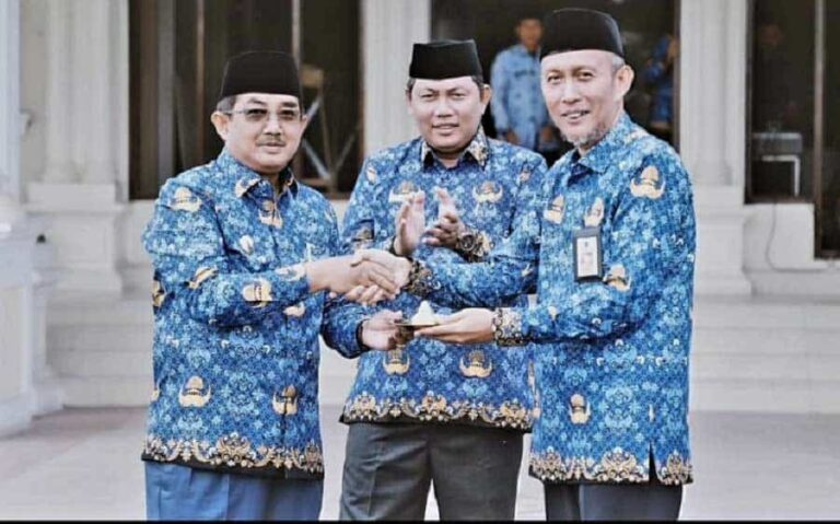 Bupati Tanjung Jabung Barat (Tanjabbar), Drs. H. Anwar Sadat, menjadi Pembina Upacara Peringatan HUT KORPRI Ke-51 Tahun 2022 Pemkab