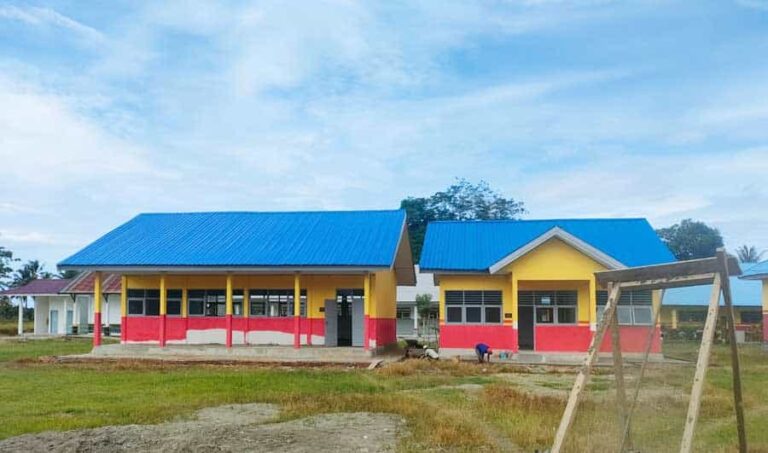 Sekedar informasi DAK untuk SMK 7 Kolaka kini telah berjalan sesuai progres yang telah direncanakan. Dengan adanya bantuan pembangunan