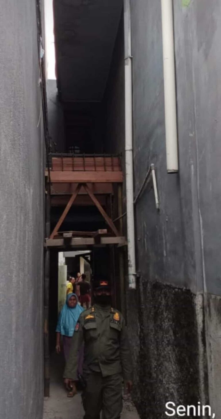 Warga Cengkareng Timur Desak Pemda DKI Bongkar Bangunan Diatas Fasum