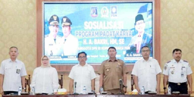 Sementara itu dalam sambutannya Anggota DPR RI Komisi V H. A. Bakri, HM. SE menyampaikan ada 88 Desa yang mendapatkan program padat