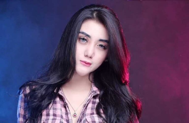 Kalisa Aulia sangat memenuhi syarat untuk menjadi artis penyanyi dangdut, selain suaranya bagus, body seksi dan paras yang cantik, performnya