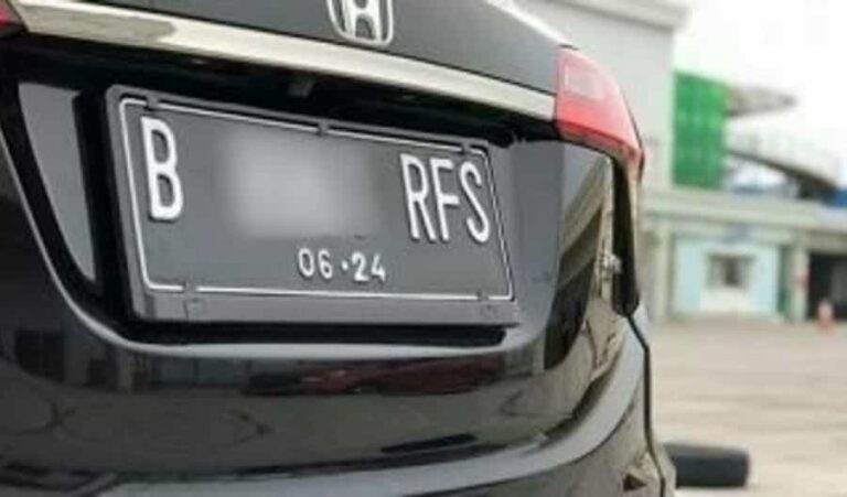 Pasalnya perlu diketahui bahwa Tanda Nomor Kendaraan Bermotor (TNKB) 'RF' kendaraan pelat dewa ini merupakan salah satu pelat khusus yang