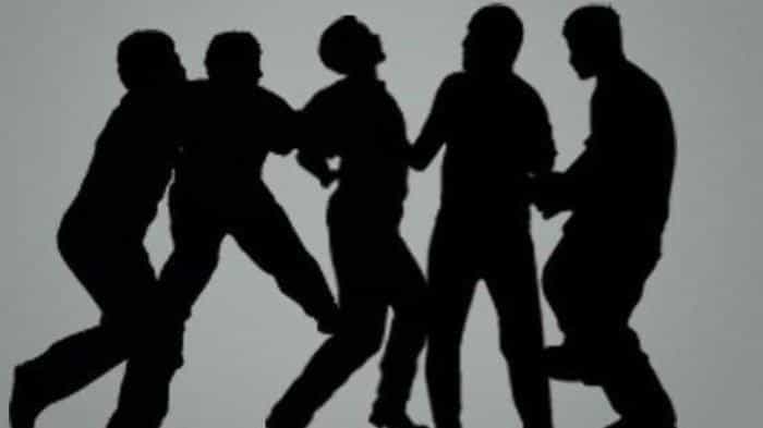 Seorang korban pengeroyokan bernama Librek Rahantoknam (30) mengaku kecewa lantaran polisi belum melakukan penangkapan terhadap