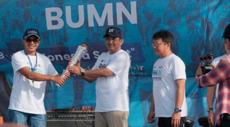 Jalan sehat bersama BUMN dalam rangka 25 tahun Kementerian BUMN di Alun-alun Kualatungkal, Tanjab Barat, Minggu (19/2/2023) berlangsung