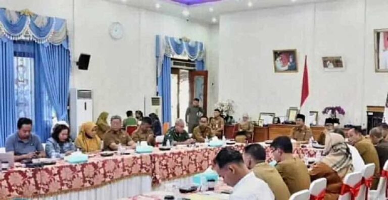 Bupati Tanjung Jabung Barat (Tanjabbar), Drs. H. Anwar Sadat, mengikuti Rakor Pengendalian Inflasi Daerah Tahun 2023 yang dipimpin oleh