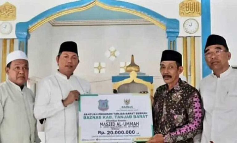 Wabup Hairan menghadiri perayaan Isra Miraj Nabi Muhammad SAW di Masjid Al-Ummah Suak Rumbio, Suak Kasai, Teluk Ketapang, Kecamatan