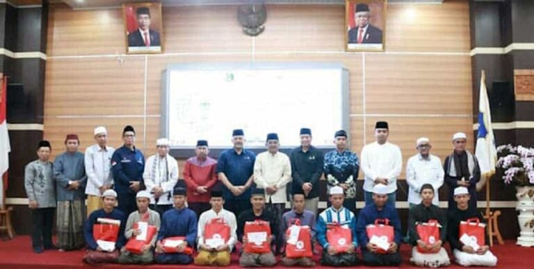 Bupati Tanjung Jabung Barat Drs. H. Anwar Sadat, sambut kunjungan silaturahmi dan berbagi berkah SKK Migas-PetroChina International Jabung