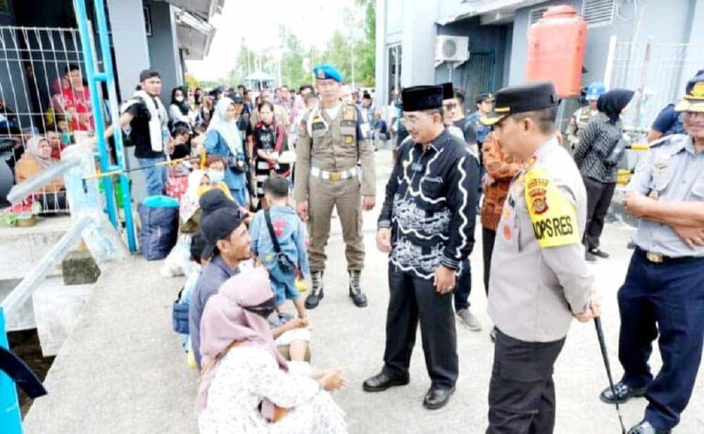 Bupati Tanjung Jabung Barat (Tanjabbar), Drs. H. Anwar Sadat tinjau Pos Pengamanan Lebaran yang tersebar di Kabupaten Tanjabbar, Selasa