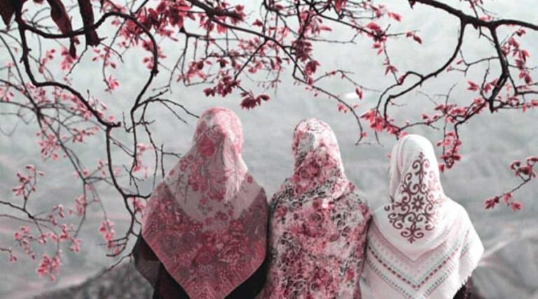 Bahan hijab voal adalah kain tipis yang awalnya hanya berasal dari 100 persen katun. Meskipun begitu, seiring dengan perkembangannya,