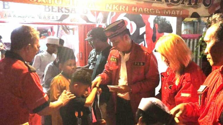 Puji Tuhan acara berbagi 1000 takjil tersebut sebagai bentuk kepedulian ormas Pemuda Batak Bersatu terhadap saudara kita kata Ronal Sihotang