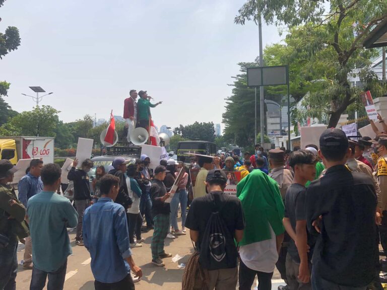 Mahasiswa demo di Pengadilan Negeri Jakarta Barat