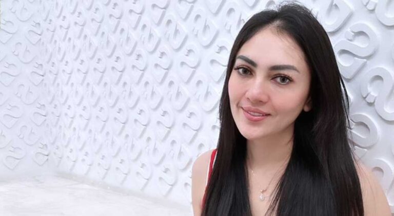 Liana Surbakti pengusaha wanita berdarah Karo blasteran Pakistan asal kota Medan mengaku enjoy dan happy menjalani kegiatannya.