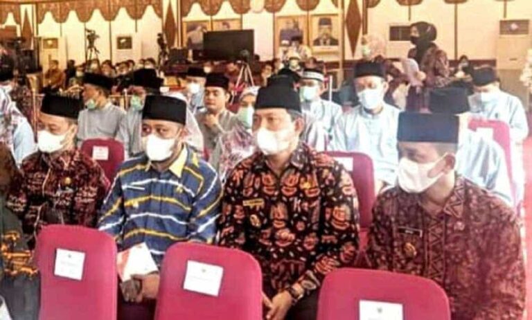 Wakil Bupati Tanjung Barat (Wabup Tanjabbar) H. Hairan, SH menghadiri Pengukuhan Komite Daerah Ekonomi dan Keuangan Syariah Jambi