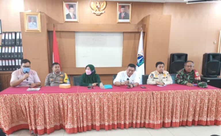Kelurahan Jelambar mengundang Yayasan Lembaga Bantuan Hukum (YLBH) Pijar dan pihak Yayasan Sekolah mengadakan pertemuan mediasi.