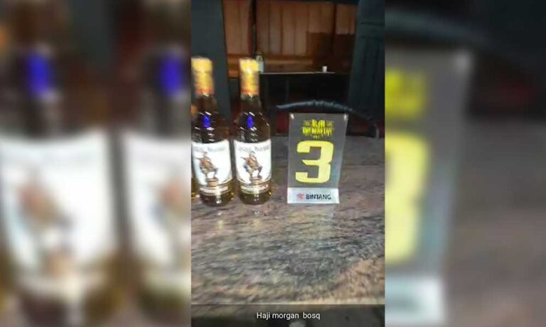 Viral beredar sebuah gambar botol minuman keras (Miras) merk Captain Morgan diduga dikaitkan dengan gelar Haji. Postingan tersebut sehingga