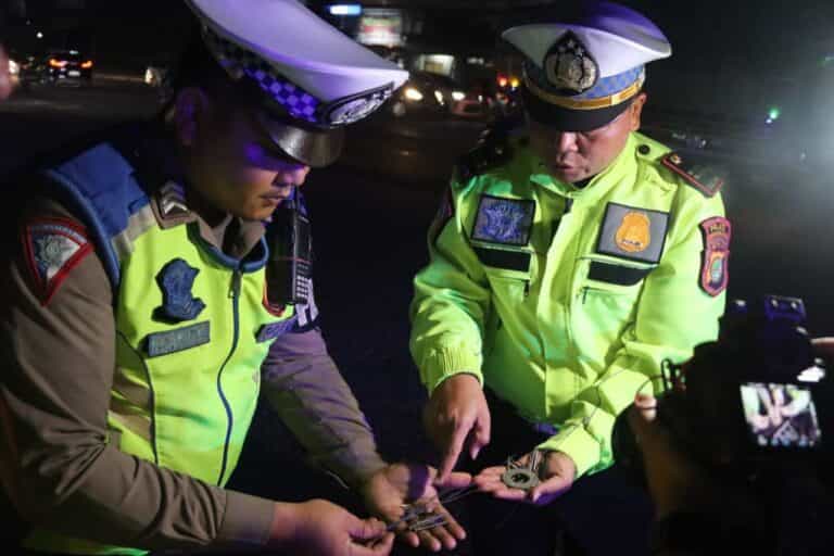 Ranjau paku dibersihkan polisi