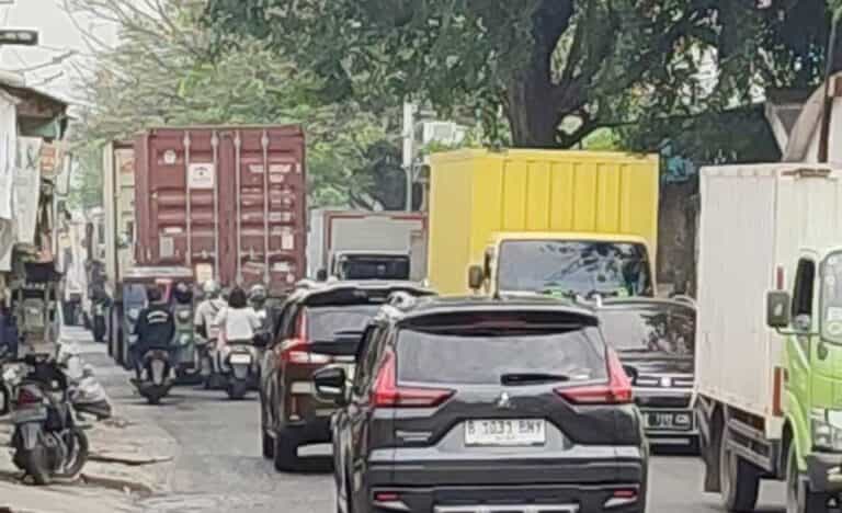 Pj Gubernur DKI Jakarta Heru Budi Hartono dan Wali Kota Jakbar Uus Kuswanto diminta segera melakukan pelebaran Jalan Kapuk Kamal Muara