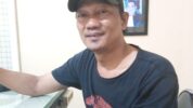 Udin (46) salah satu pedagang kelapa muda dan bensin eceran dikawasan Perumahan Duri Kosambi Baru, Jakarta Barat mengaku pasrah akan