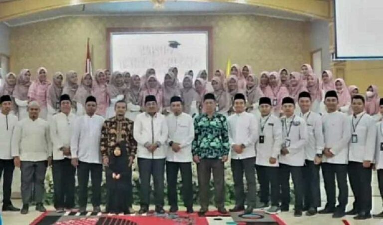 Bupati Anwar Sadat dalam sambutannya, menyambut baik dengan diselenggarakannya wisuda tahfidz Qur’an ke-V (lima) yayasan Al Hikmah