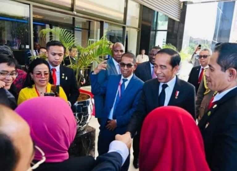 Presiden Jokowi Bersama Rombongan Tiba di Republik Kenya